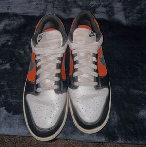Nike Men's Black and Orange Sneakers